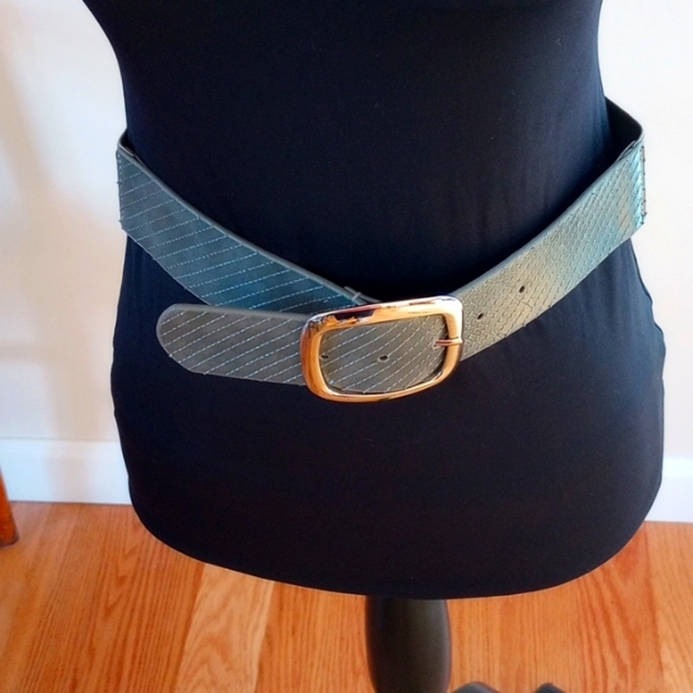 New York & Company Women's (Elasticized )Belt, Size: S/M,Gray NWT,Silver buckle